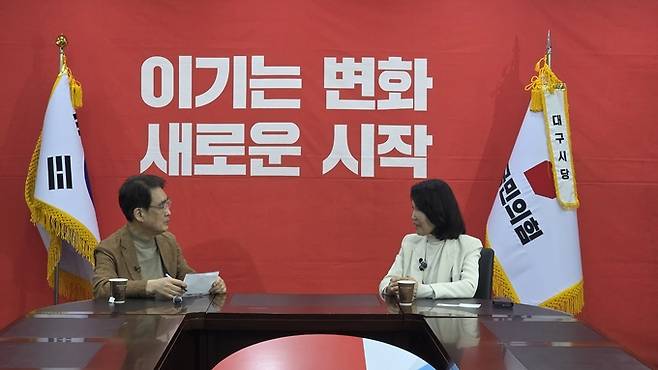 ▲ 대구시장 출마를 준비 중인 이진숙 전 방송통신위원장이 경북일보TV '만나GO'에 출연하고 있다. 황재승 기자