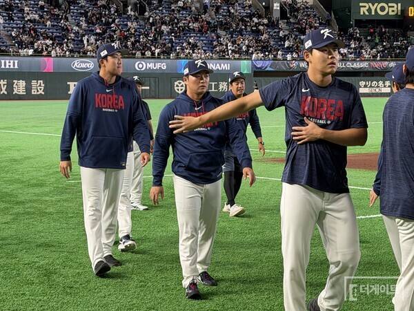 경기전 고우석의 워밍업(사진=더게이트 배지헌 기자)