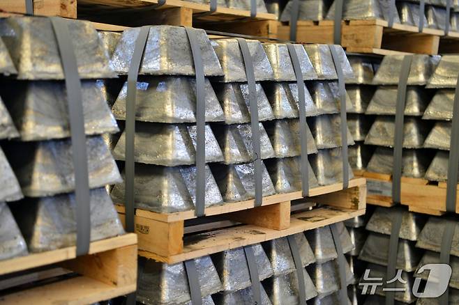 고려아연 온산제련소에 안티모니가 적재된 모습(고려아연 제공)