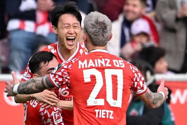 이재성(가운데). 사진 | 마인츠=AFP연합뉴스