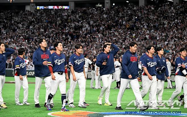 7일 일본 도쿄돔에서 열린 WBC(월드베이스볼클래식) 한국과 일본의 경기. 한국이 일본에 6대8로 패했다. 아쉬움의 인사를 하는 선수들의 모습. 도쿄(일본)=허상욱 기자wook@sportschosun.com/2026.03.07/