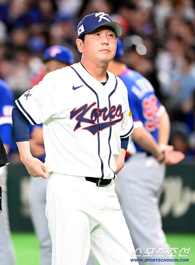 8일 일본 도쿄돔에서 열린 WBC(월드베이스볼클래식) 한국과 대만의 경기. 선수 소개때 류지현 감독이 그라운드에 나서고 있다.  도쿄(일본)=허상욱 기자wook@sportschosun.com/2026.03.08/