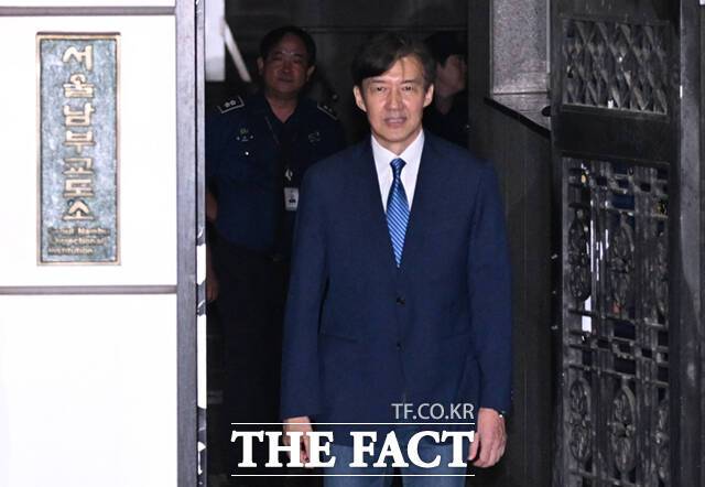 자녀 입시 비리와 청와대 감찰 무마 혐의로 징역 2년 실형을 선고받았던 조국 조국혁신당 대표 역시 이번 지방선거에 출마한다. 사진은 지난해 8월 15일 오전 서울 구로구 남부교도소에서 광복절 특별 사면으로 출소하고 있는 조 대표. /이새롬 기자