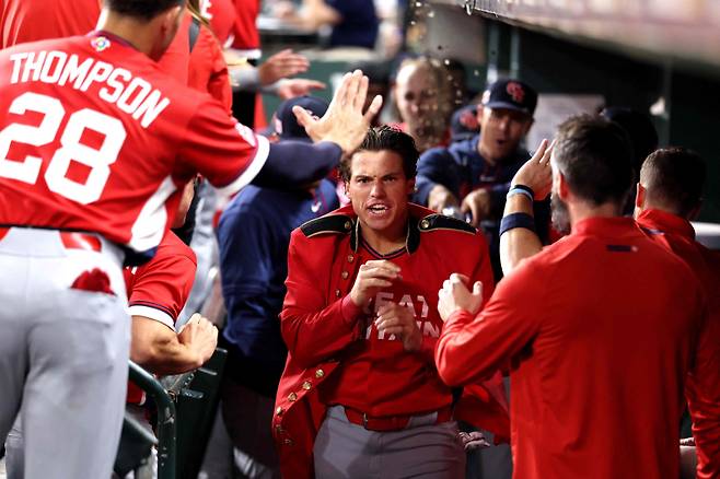 <yonhap photo-4043="">네이트 이튼이 타릭 스쿠발을 상대로 1회 선두 타자 홈런을 때려냈다. Kenneth Richmond/Getty Images/AFP (Photo by Kenneth Richmond / GETTY IMAGES NORTH AMERICA / Getty Images via AFP)/2026-03-08 11:23:50/ <저작권자 ⓒ 1980~2026 ㈜연합뉴스. 무단 전재 재배포 금지, AI 학습 및 활용 금지></yonhap>