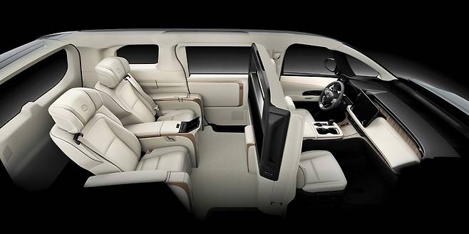 퍼스널 모빌리티 공간을 갖춘 렉서스 LM [사진제공=토요타]