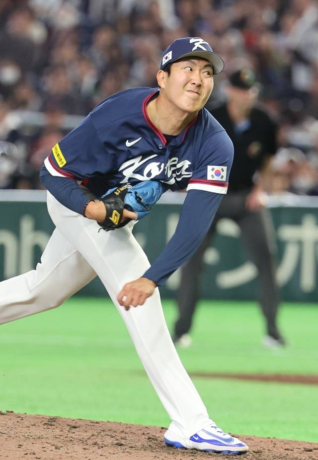 7일 일본 도쿄돔에서 열린 2026 월드베이스볼클래식(WBC) 조별리그 C조 2차전 대한민국과 일본의 경기. 5회말 한국 손주영이 역투하고 있다. 사진=연합뉴스