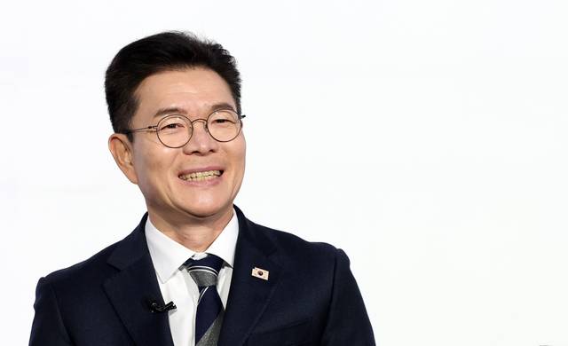 정원오 성동구청장이 2월 8일 오후 서울 영등포구 올댓마인드에서 열린 북콘서트 ‘매우만족, 정원오입니다’에 참석해 미소를 짓고 있다. 뉴시스