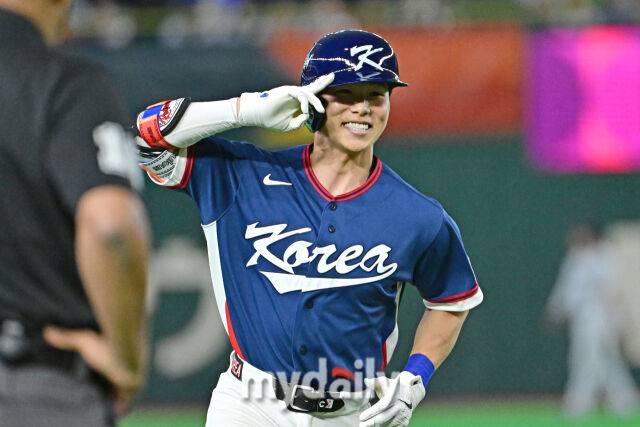7일 일본 도쿄돔에서 열린 2026 월드 베이스볼 클래식(WBC) 조별리그 한국-일본 경기. 김혜성이 4회초 1사 1루 동점 투런포를 친 후 그라운드를 돌고 있다./도쿄(일본)=한혁승 기자