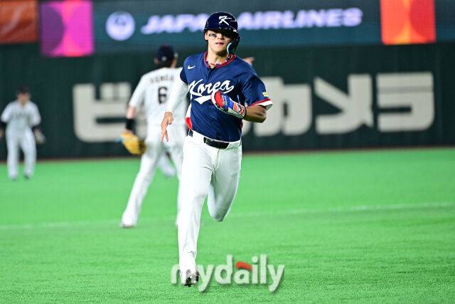 7일 일본 도쿄돔에서 열린 2026 월드 베이스볼 클래식(WBC) 조별리그 한국-일본 경기. 김도영이 1회초 무사 1루 존스의 안타에 3루로 주루하고 있다./도쿄(일본)=한혁승 기자