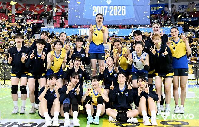 [서울=뉴시스]여자배구 양효진 은퇴식. (사진=KOVO 제공)