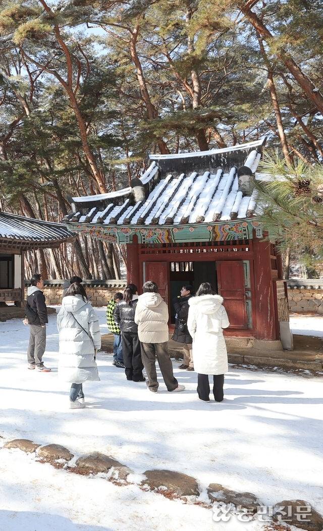 영조가 친필로 새긴 ‘단묘재본부시유지비’.