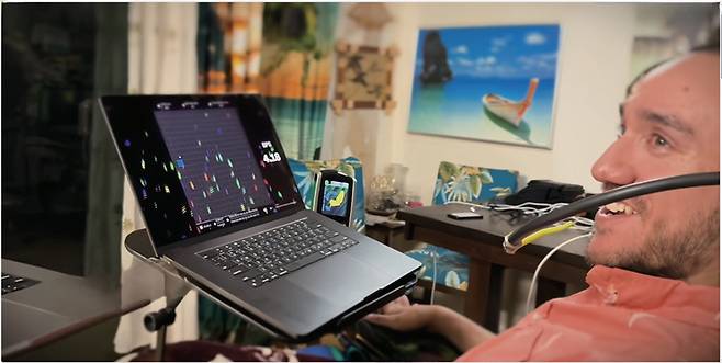 2024년 3월20일(현지시간) 일론 머스크가 설립한 뉴럴링크에서 두뇌에 칩을 이식한 전신마비 환자가 컴퓨터 스크린에서 커서를 옮기는 장면 ⓒ뉴럴링크 홈페이지