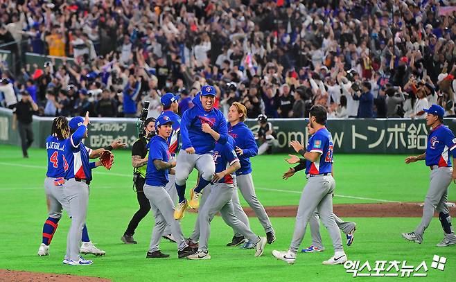 8일 오후 일본 도쿄돔에서 열린 2026 월드베이스볼클래식(WBC) C조 한국과 대만의 경기, 한국이 승부치기까지 가는 끝에 대만에 4:5 역전패를 당했다.  대만 선수들이 기뻐하고 있다. 도쿄, 김한준 기자
