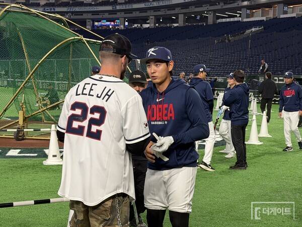 샌프란시스코 NFL 선수들이 이정후를 보러 도쿄돔을 찾았다(사진=더게이트 배지헌 기자)