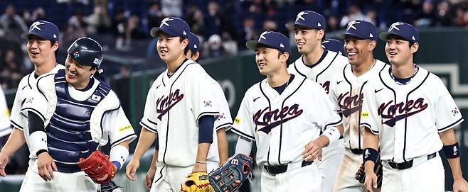 5일 일본 도쿄돔에서 열린 2026 WBC 조별리그 C조 1차전 대한민국과 체코의 경기. 11-4로 승리한 한국 선수들이 승리를 자축하며 환하게 웃고 있다.(연합뉴스)