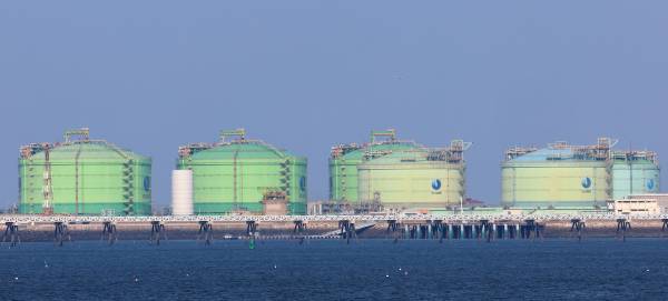 미국과 이스라엘의 공습을 받은 이란의 호르무즈 해협 봉쇄 영향으로 액화천연가스(LNG) 가격 상승 우려가 커지고 있다./사진=연합뉴스 제공