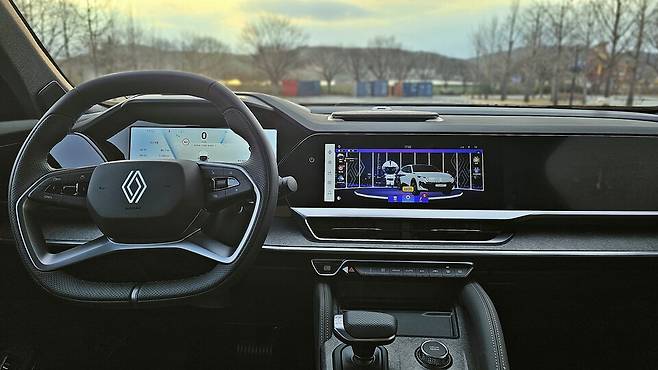 르노 '필랑트&nbsp;하이브리드 E-Tech'의 리듬 게임 'R:러쉬' 실행 모습./곽호준 기자&nbsp;