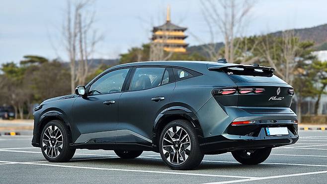 르노 '필랑트 하이브리드 E-Tech' 아이코닉 트림의 외관./곽호준 기자