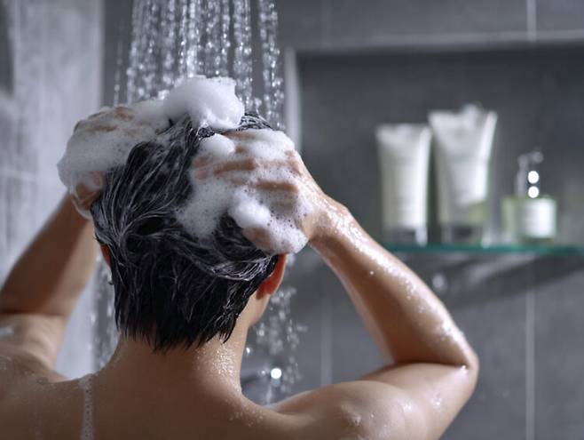 매일 반복하는 샴푸 루틴이 두피 환경을 좌우한다. 사진=클립아트코리아
