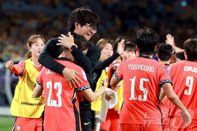 신상우 감독(가운데) ⓒ AFP=뉴스1