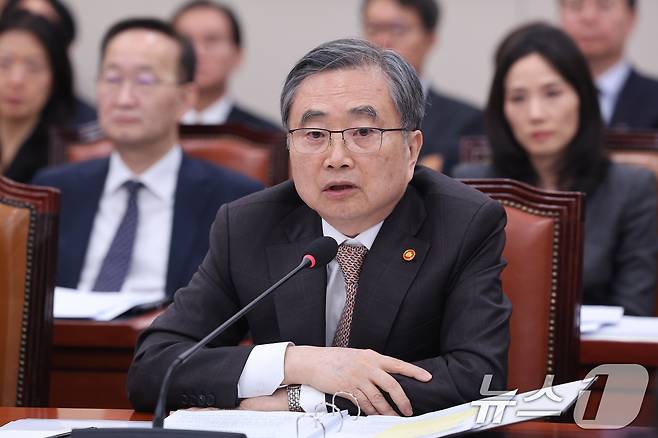 조현 외교부 장관이 지난 6일 서울 여의도 국회에서 열린 외교통일위원회 전체회의에서 중동 상황 관련 의원 질의에 답변하고 있다. 2026.3.6 ⓒ 뉴스1 신웅수 기자