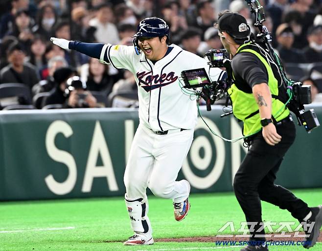 5일 일본 도쿄돔에서 열린 WBC(월드베이스볼클래식) 한국과 체코의 경기. 1회말 1사 만루 문보경이 선제 만루홈런을 치고 기쁨을 나누고 있다. 도쿄(일본)=허상욱 기자wook@sportschosun.com/2026.03.05/