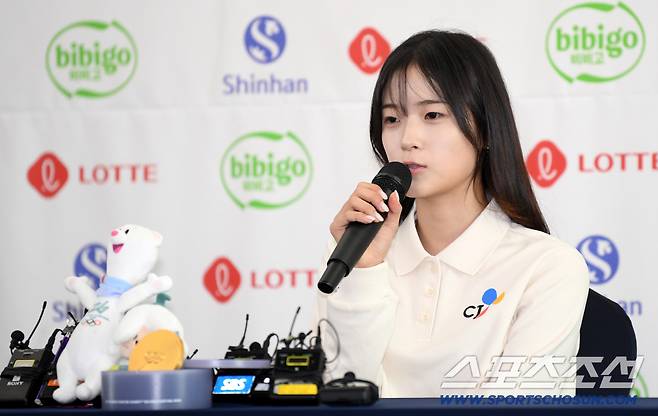 제25회 밀라노 코르티나담페초 동계올림픽 스노보드 여자 하프파이프 금메달리스트 최가온 미디어데이가 9일 서울 송파구 올림픽파크텔에서 열렸다. 최가온이 취재진 질문에 답하고 있다. 송파=박재만 기자 pjm@sportschosun.com/2026.03.09/