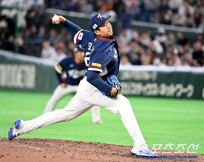 손주영이 지난 7일 일본 도쿄돔에서 열린 WBC(월드베이스볼클래식) 일본전에서 힘차게 투구를 하고 있다. 도쿄(일본)=허상욱 기자wook@sportschosun.com