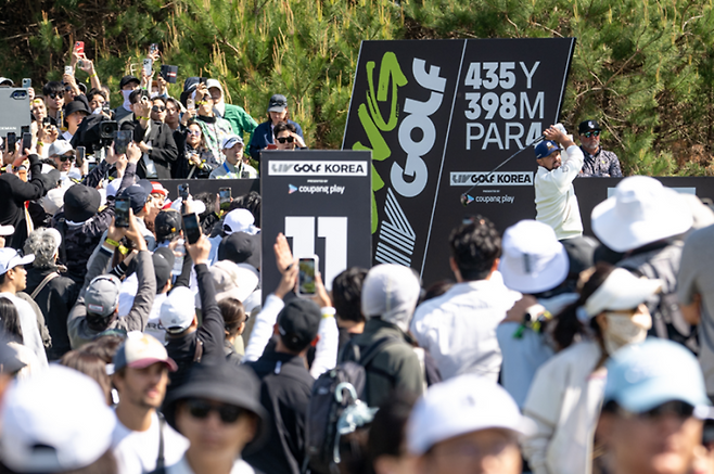 2025년 5월 4일 일요일, 인천 잭 니클라우스 골프클럽에서 열린 LIV 골프 코리아 최종 라운드에서 크러셔스GC의 주장 브라이슨 디섐보가 11번 티에서 샷을 하고 있다. (사진: Charles Laberge/LIV Golf)