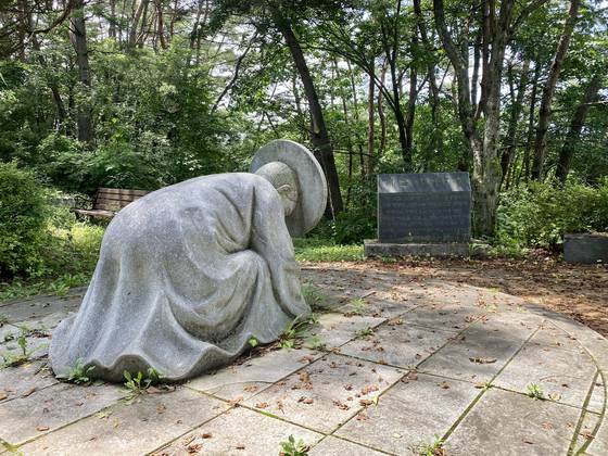 강원도 영월군 주천면 주천리와 서면 광전리의 경계에 있는 배일치는 단종이 유배길에 해가 지는 서쪽을 향해 절을 올렸다 해서 붙은 이름이다. 김홍준 기자