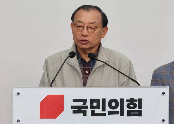 국민의힘 이정현 공천관리위원장이 9일 서울 영등포구 여의도 중앙당사에서 기자간담회를 하고 있다. 연합뉴스