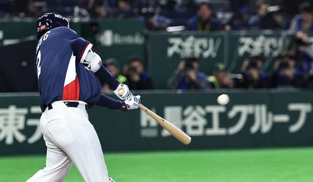 9일 일본 도쿄돔에서 열린 2026 WBC 조별리그 C조 4차전 대한민국과 호주의 경기. 2회초 무사 1루 한국 문보경이 우중간 투런 홈런을 치고 있다. 사진=연합뉴스