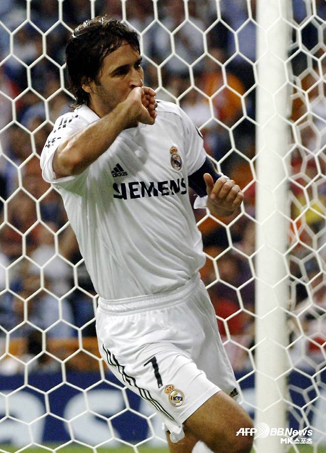 라울 곤살레스. 득점 후 반지에 입을 맞추는 세리머니는 라울의 트레이드마크였다. 사진=AFPBBNews=News1