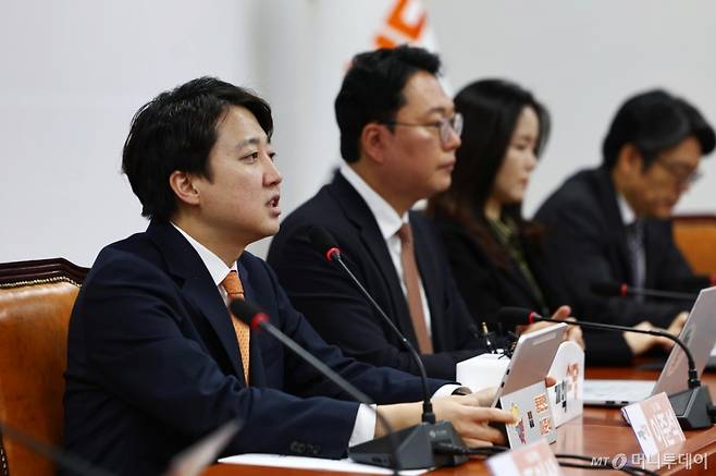 [서울=뉴시스] 김명년 기자 = 개혁신당 이준석 대표가 5일 오전 서울 여의도 국회에서 열린 최고위원회의에서 발언하고 있다. 2026.03.05. kmn@newsis.com /사진=김명년