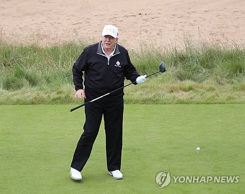골프 치는 도널드 트럼프 대통령 [UPI=연합뉴스 자료사진. 재판매 및 DB 금지]
