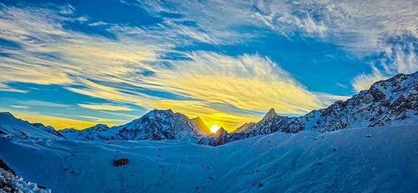 라르케패스를 오르다 촬영한 나디추리(7,871m)의 일출.