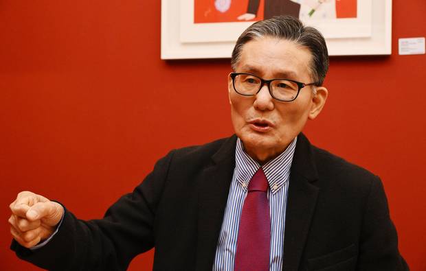 윤평중 한신대 철학과 명예교수가 9일 서울경제신문과의 인터뷰에서  “한국 보수의 몰락 위기는 대한민국 헌법에 규정된 자유민주주의 가치를 배신했기 때문”이라며 “자유와 민주 가치를 통합해 공화의 비전을 제시해야 한다”고 말하고 있다. 오승현 기자