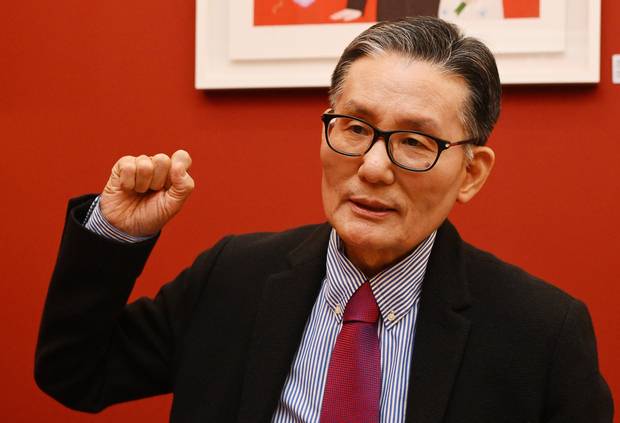 윤평중 한신대 철학과 명예교수가 9일 서울경제신문과의 인터뷰에서  “한국 보수의 몰락 위기는 대한민국 헌법에 규정된 자유민주주의 가치를 배신했기 때문”이라며 “자유와 민주 가치를 통합해 공화의 비전을 제시해야 한다”고 말하고 있다. 오승현 기자