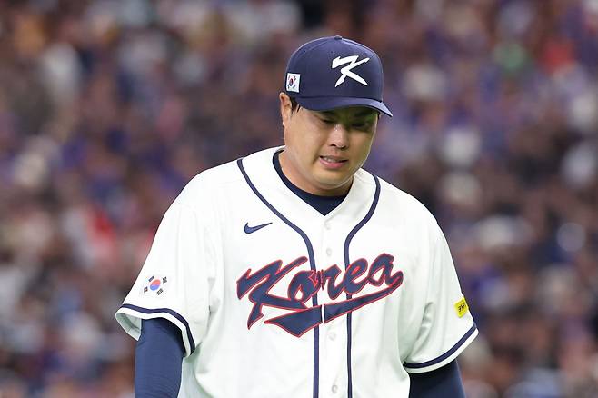 Ryu Hyun-jin on the mound