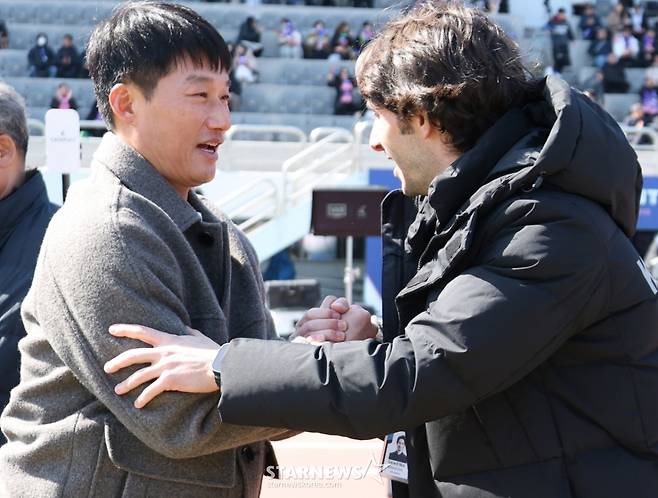 [B하인드★] 2연승 휘파람 이정효 감독, 수원 응원단 4000명 원정에 뭉클 '정효매직 GO GO GO!'