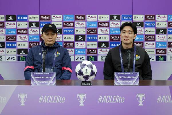 정경호 감독(왼쪽)-주장 이유현(오른쪽), AFC 엘리트 16강 2차전 앞두고 "팀이 하나로 뭉쳐 승리하겠다" 각오 밝혀.(사진제공=한국프로축구연맹)