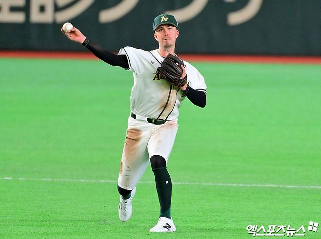 지난 5일 오후 일본 도쿄돔에서 열린 2026 월드베이스볼클래식(WBC) C조 대만과 호주의 경기, 5회초 2사 호주 데일이 타구를 처리하고 있다. 엑스포츠뉴스 DB