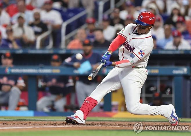 9일 네덜란드와의 경기에서 끝내기 2점 홈런을 쏘아 올린 도미니카공화국의 후안 소토 [AFP=연합뉴스]