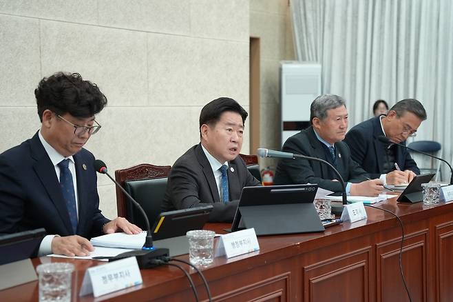 3월 월간정책공유회의서 발언하는 오영훈(왼쪽 두번째) 제주지사 [제주도 제공. 재판매 및 DB 금지]