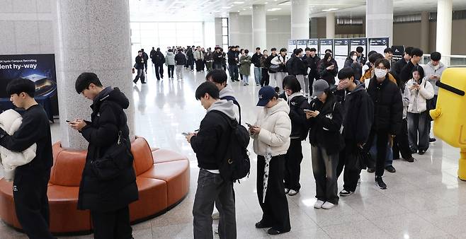 채용설명회 기다리는 학생들 [촬영 박건영]