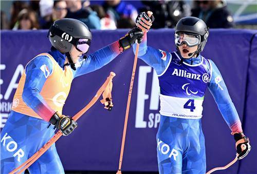 알파인스키 황민규와 김준형 가이드 [대한장애인체육회 제공. 재판매 및 DB 금지]