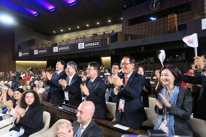 제47차 위원회에서 제48차 개최도시가 부산으로 확정됐다./사진=유네스코 세계유산센터 제공