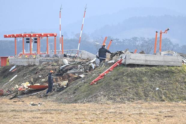 무안국제공항 활주로 끝에 설치된 로컬라이저가 사고 당시 처참한 상황을 보여주고 있다..  <광주일보 DB>