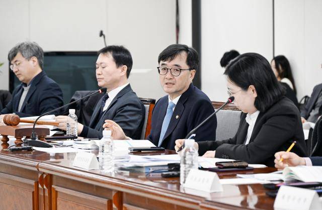 임기근 기획예산처 장관 직무대행 차관이 3월 10일 오후 서울 중구 한국방송광고진흥공사에서 열린 '제3차 재정사업평가위원회'를 주재, 모두발언을 하고 있다. [사진=기획예산처]