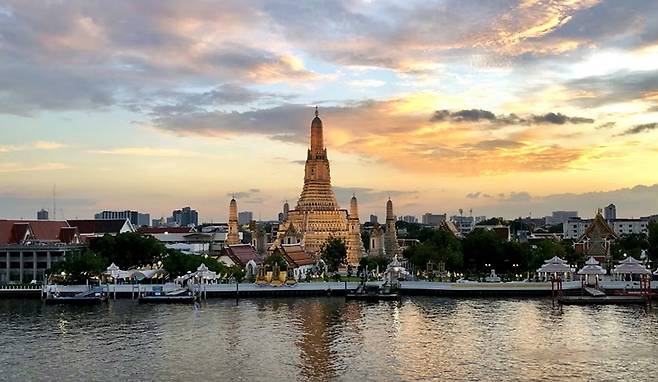 태국 방콕은 올해 초 여객 수가 크게 감소한 해외여행지 중 한 곳이다. 사진은 태국 방콕. / 언스플래시